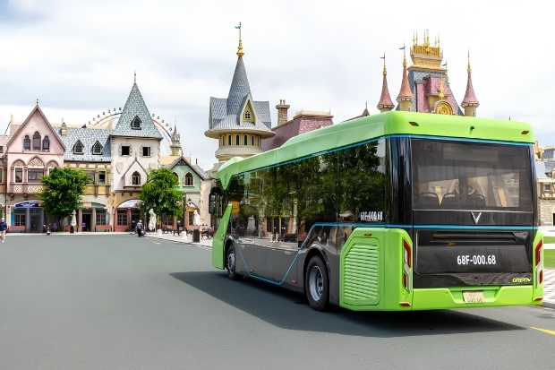 Sử dụng xe bu&yacute;t điện kh&ocirc;ng chỉ gi&uacute;p h&agrave;nh kh&aacute;ch tiết kiệm được một khoản chi ph&iacute; taxi đ&aacute;ng kể