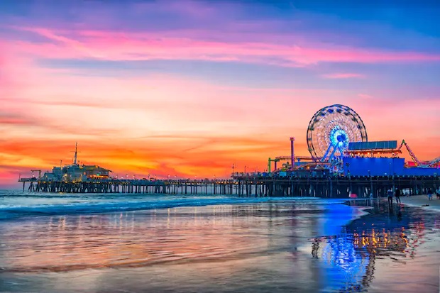 10 bãi biển nổi tiếng nhất thế giới 2022 - Santa Monica