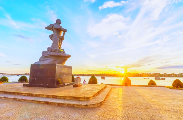  Tượng Đài Mẹ Suốt hùng vĩ