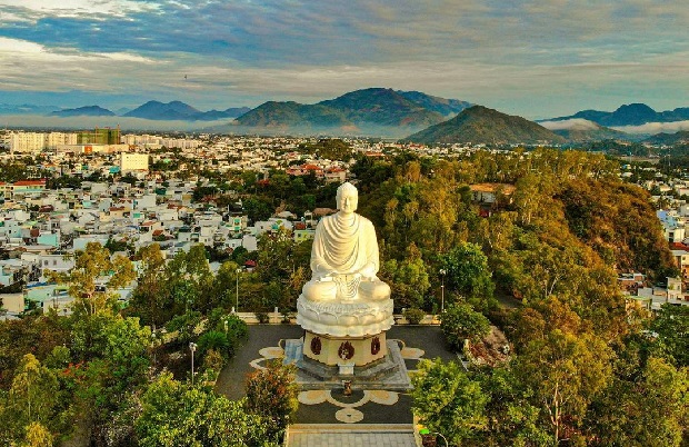 Kinh nghiệm du lịch Nha Trang cho gia đình - chùa Long Sơn