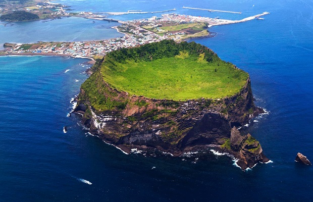 Lịch ngắm hoa anh đào 2023 - Núi lửa Seongsan Ilchulbong