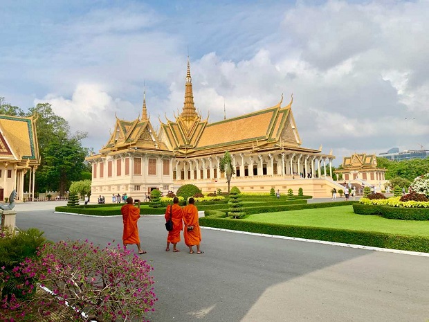 đặt v&eacute; m&aacute;y bay đi Phnom Penh