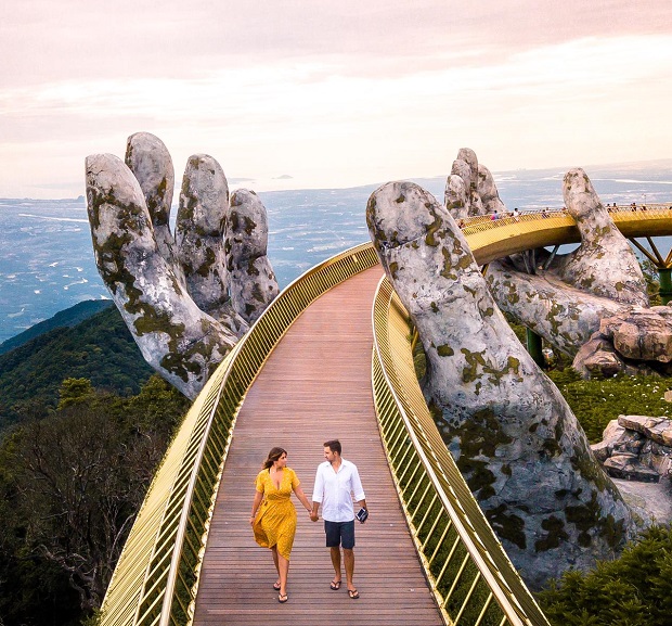 Cầu V&agrave;ng B&agrave; N&agrave; Hills