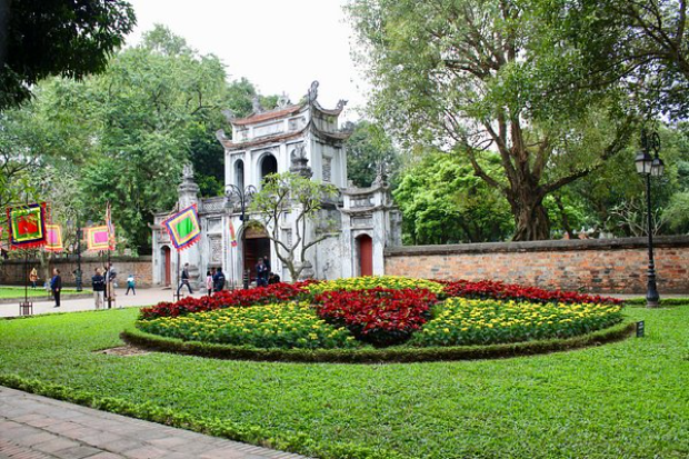 v&eacute; m&aacute;y bay qu&atilde;ng ng&atilde;i đi h&agrave; nội