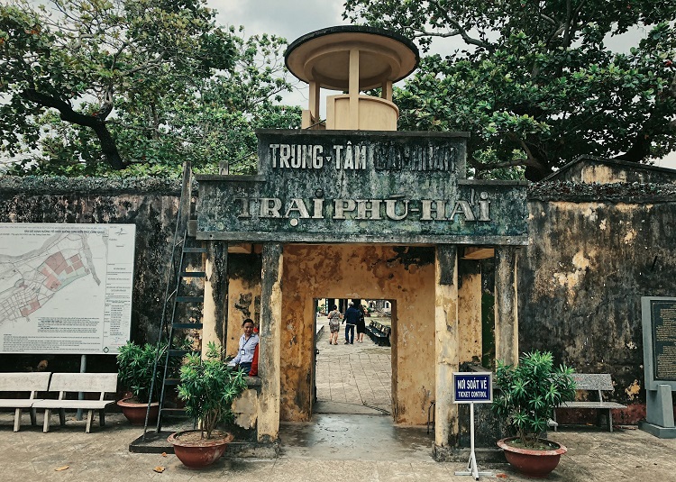 Nhà tù Côn Đảo