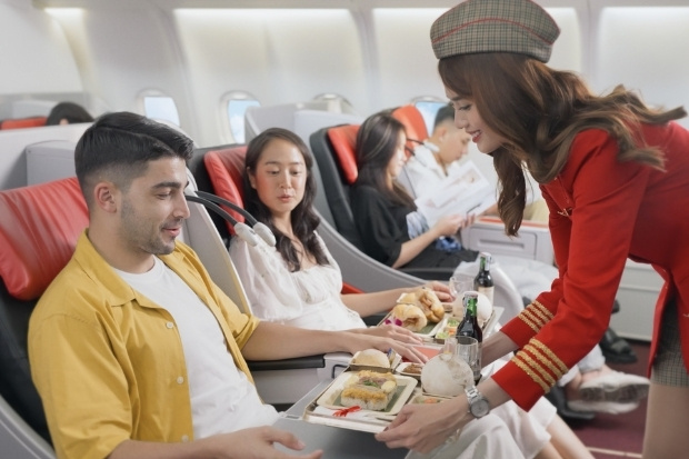 Tận hưởng dịch vụ ăn uống v&agrave; đặc quyền ưu ti&ecirc;n với&nbsp;hạng ghế Skyboss&nbsp;khi bay c&ugrave;ng Vietjet Air
