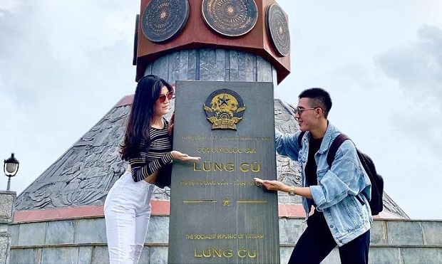 Chi phí du lịch Hà Giang - Cột cờ Lũng Cú