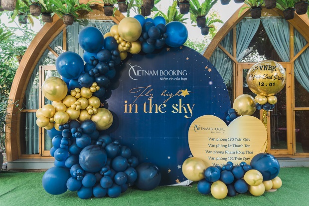 Chi phí tổ chức gala dinner - Sân khấu gala dinner