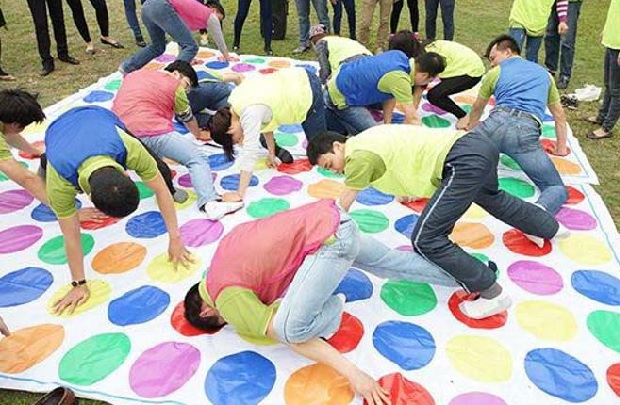 Hoạt động team building - Ô màu khó chơi 
