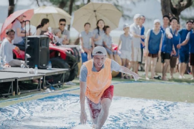 Hoạt động team building - Con đường trơn trượt