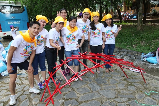 Hoạt động team building - Xây cầu đoàn kết