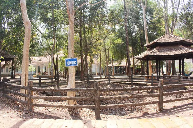 Khu du lịch cáp treo núi Bà Đen Tây Ninh - Căn cứ Dương Minh Châu