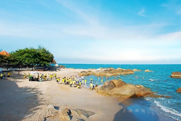 Team building Long hải - Bãi biển rộng rãi