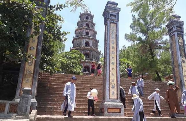 Tour hành hương Phật giáo - Chùa Thiên Mụ