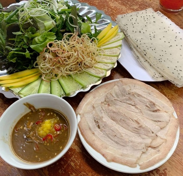 Bánh tránh cuốn thịt heo