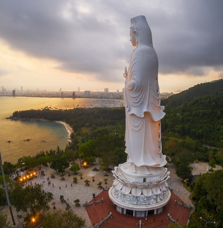 Tượng Phật Quan Âm Sơn Trà