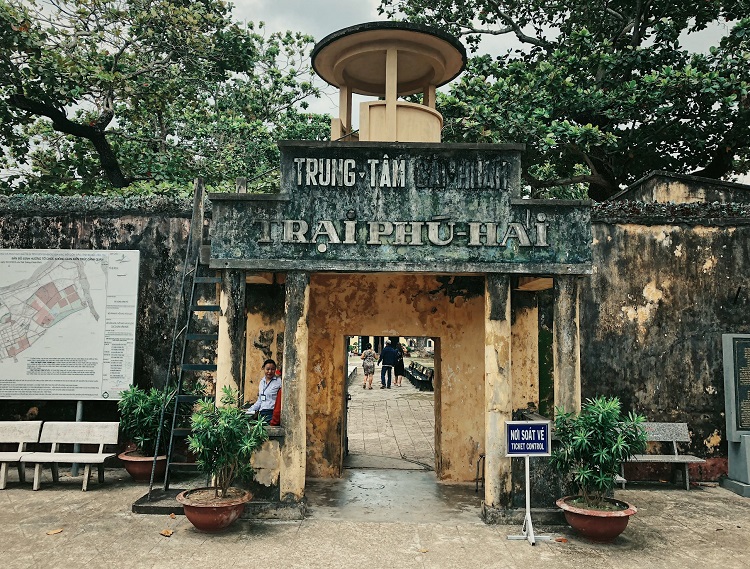 nhà tù Côn Đảo