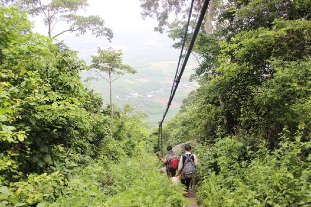 Cảnh đỉnh núi Bà Đen - Đường Cột Điện