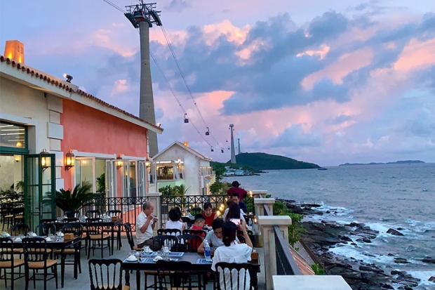 Chơi gì ở Địa Trung Hải Phú Quốc - Những nhà hàng "xịn xò".
