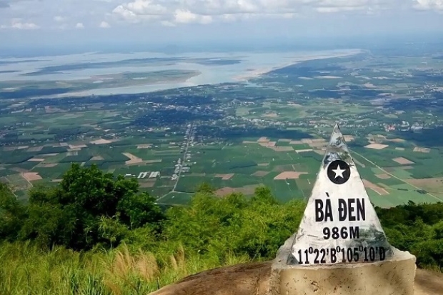 Ga cáp treo Bà Đen - Check-in cột mốc.