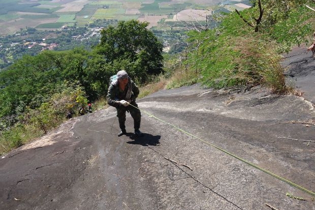 Khung cảnh núi Bà Đen - leo núi Bà Đen