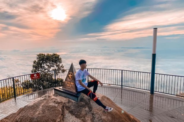 Khung cảnh núi Bà Đen - Núi Bà