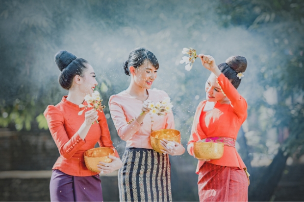Lễ hội té nước Lào và những điều thú vị bạn chưa biết