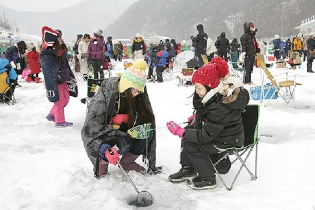 Trải nghiệm tại Hàn Quốc - Câu cá trên băng. 