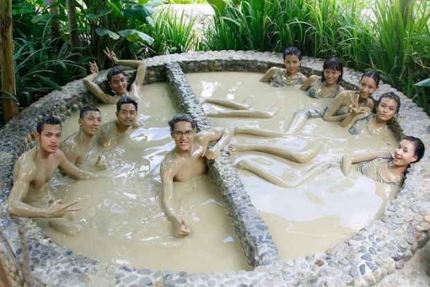 Trải nghiệm tại Nha Trang - Trải nghiệm tắm bùn.
