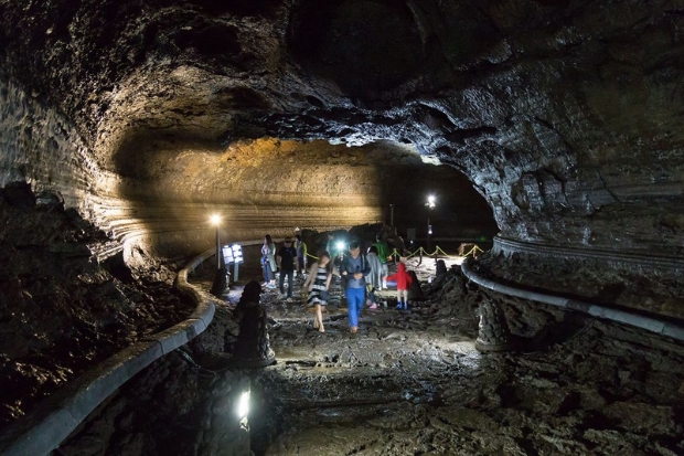 Đảo Jeju H&agrave;n Quốc - Hang động Manjanggul