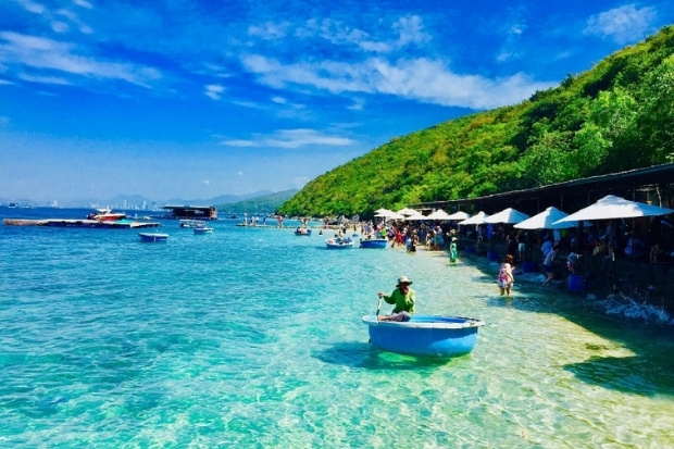 Th&aacute;ng 8 Nha Trang - Thời tiết cực kỳ kh&ocirc; r&aacute;o nắng rực rỡ nhưng kh&ocirc;ng qu&aacute; gay gắt 