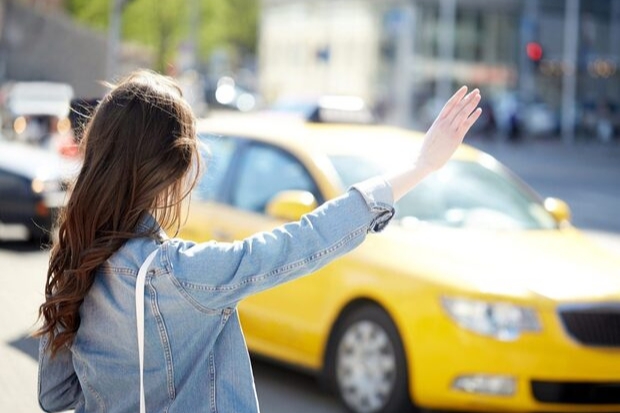 Lịch trình du lịch Đà Nẵng - gọi taxi để di chuyển