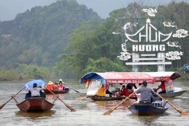 Tết Nguy&ecirc;n Ti&ecirc;u 2024 - Ch&ugrave;a Hương