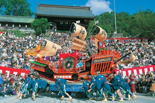 Tour du lịch Nhật Bản cao cấp - hoạt động kéo thuyền trong lễ hội