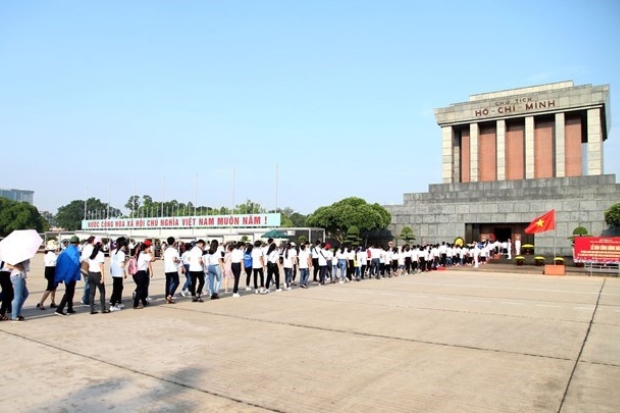 Trải nghiệm tại Hà Nội - Viếng Lăng Bác.