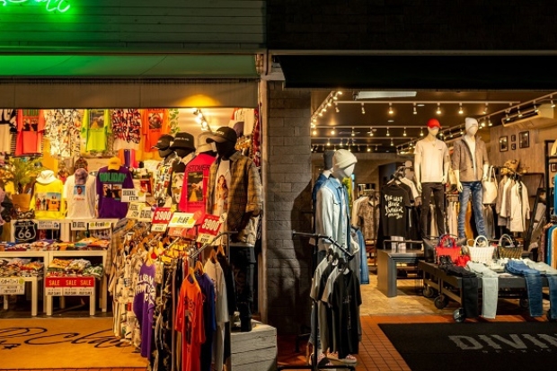 Trung tâm thương mại Shinsaibashi - Cửa hàng thời trang