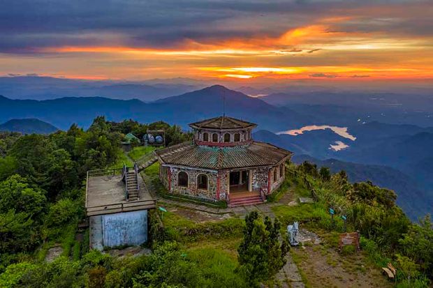 V&eacute; m&aacute;y bay đi Huế th&aacute;ng 7