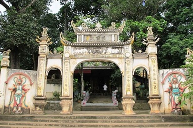 biển Sầm Sơn Thanh H&oacute;a - đền c&ocirc; ti&ecirc;n