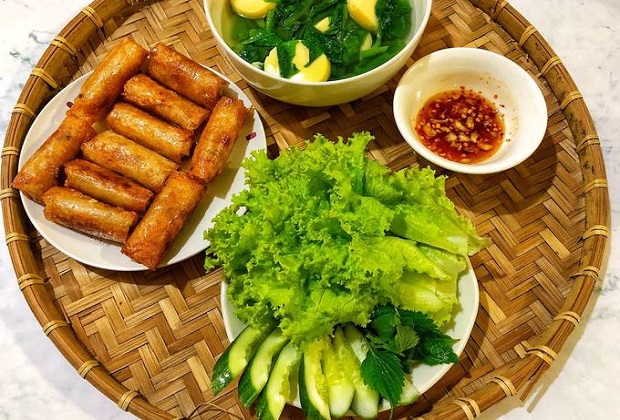 chả giò việt nam - rau sống