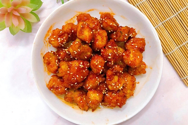 Chơi g&igrave; ở H&agrave;n Quốc - G&agrave; vi&ecirc;n tẩm gia vị