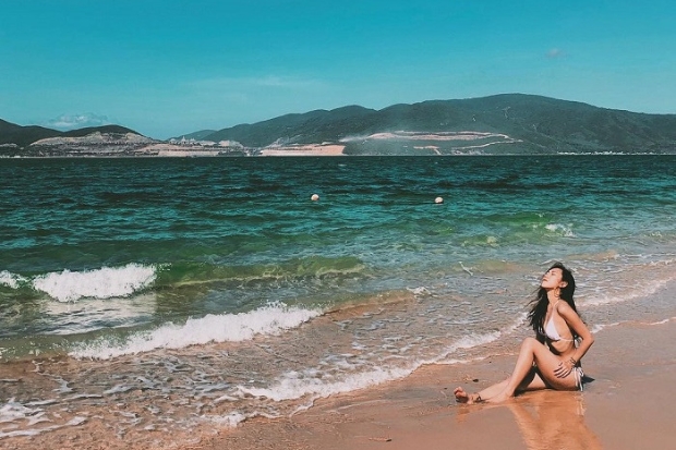 Du lịch Hòn Tằm tự túc - Tắm biển