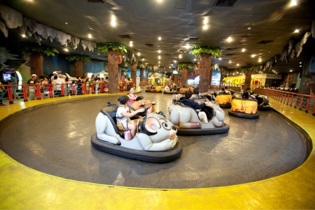 Kinh nghiệm đi Vinwonders Nha Trang - Xe điện đụng