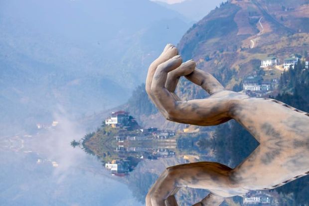 moana sapa - b&agrave;n tay v&agrave;ng