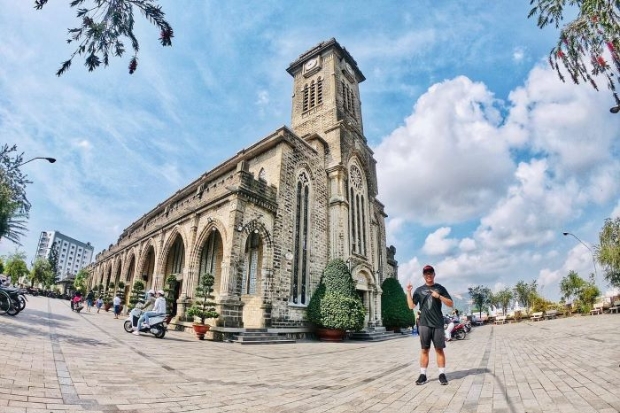 Review du lịch Nha Trang - Nhà thờ đá