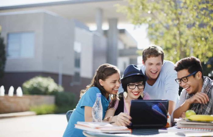 đối tượng &aacute;p dụng l&agrave;m thẻ cư tr&uacute; Ph&aacute;p