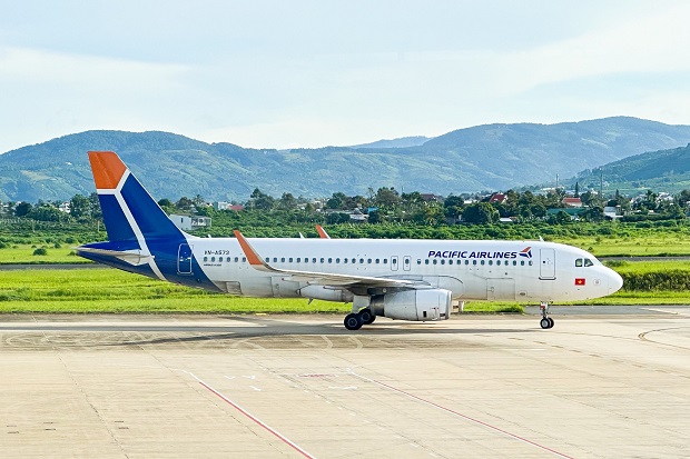 mua vé máy bay Pacific Airlines