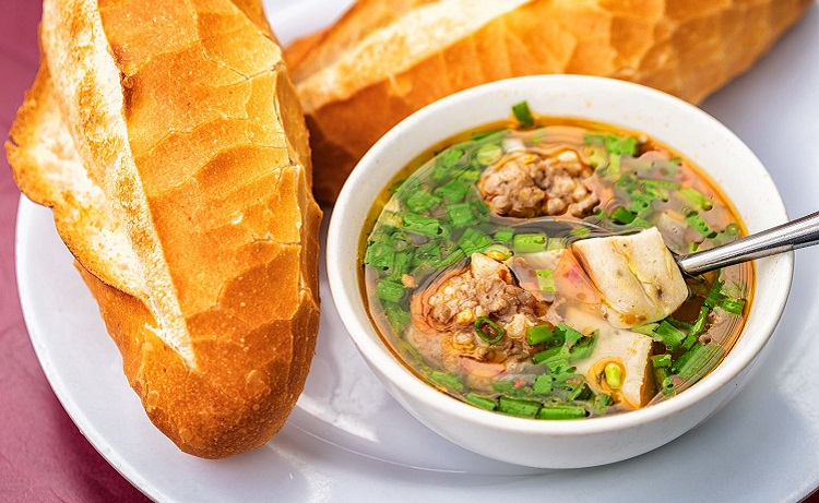 Bánh mì xíu mại Đà Lạt