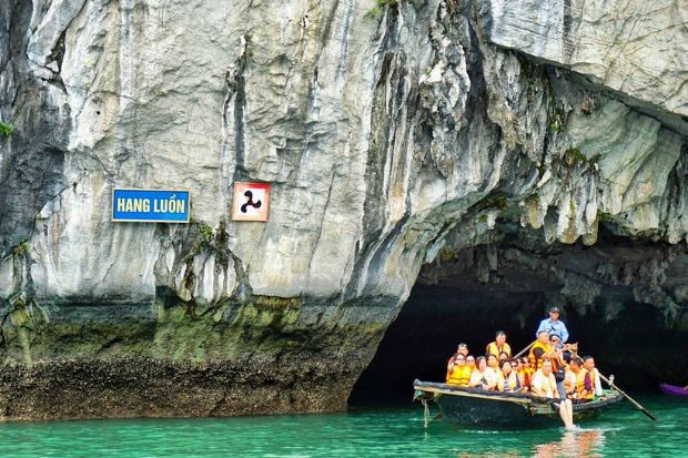 Vịnh Lan Hạ Review - hang luồn