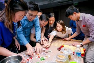 Top 5 các trò chơi team building trong nhà hấp dẫn nhất