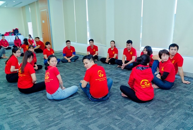 các trò chơi team building trong nhà - nối từ